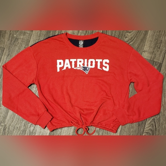 PATRIOTS NFL CROPPED CREWNECK SWEATSHIRT W/ DRAWSTRING WAISTBAND | Size Medium - Picture 1 of 4